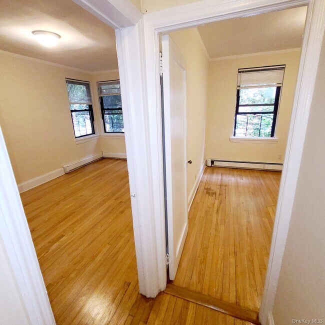 Building Photo - 72-38 Yellowstone Blvd