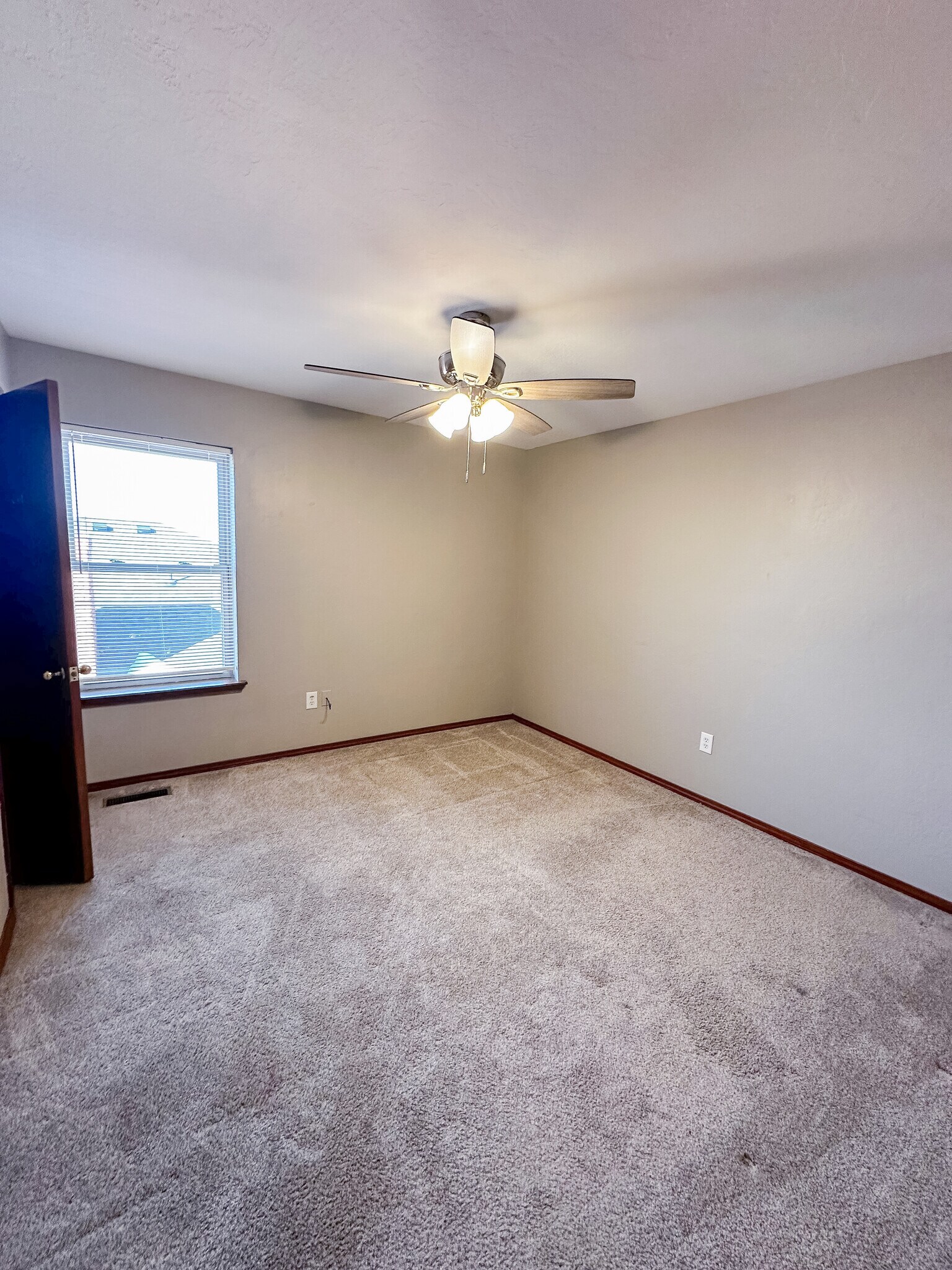 Building Photo - 4510 SW Wendy Dr