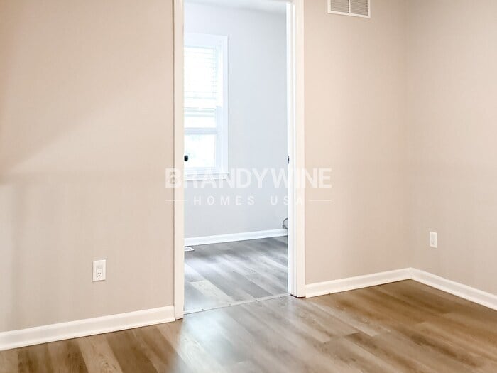 Building Photo - 105 Sumac St