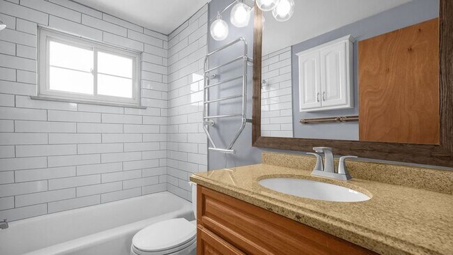 Building Photo - 1810 Northwest Ct