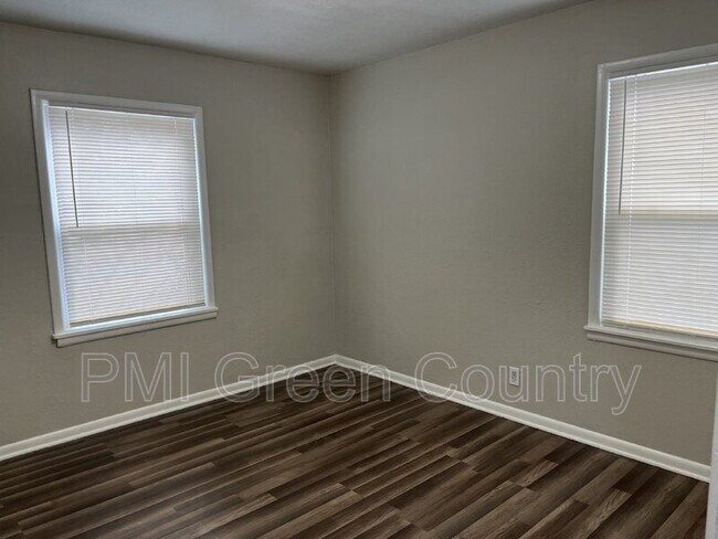 Building Photo - 4416 N Detroit Pl