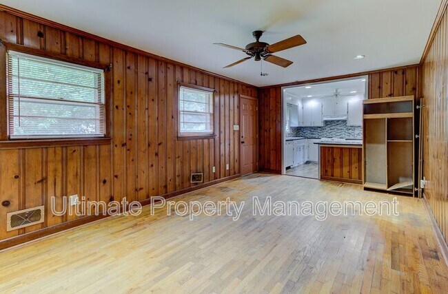 Building Photo - 317 Johnston Dr