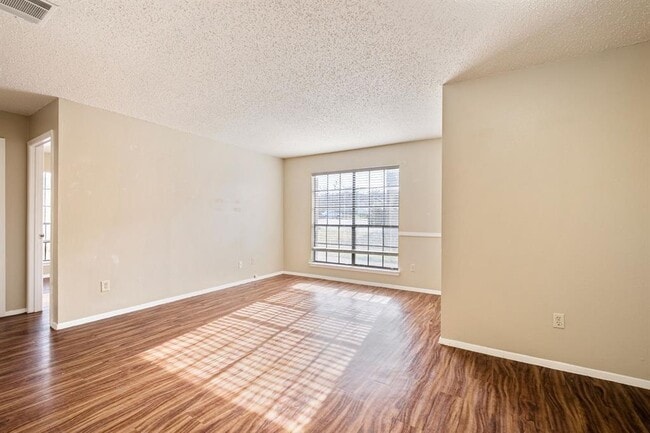 Building Photo - 301 Craddock Ave