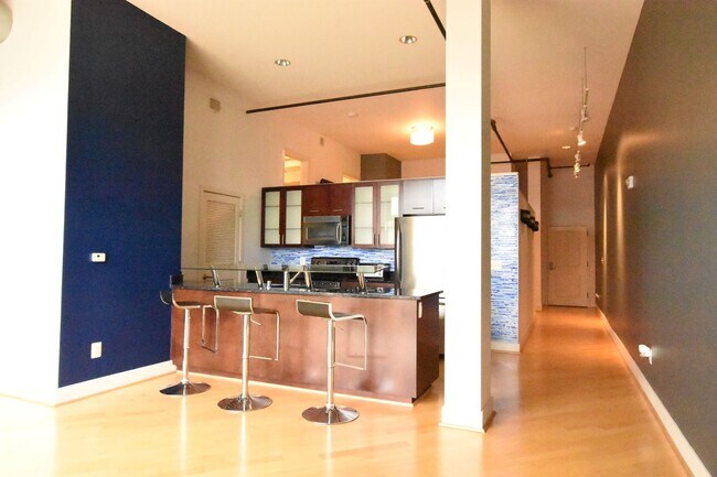 Building Photo - Chic, Contemporary 1 BD 1.5 BA Condo in the Mount Pleasant neighborhood of NW DC!!