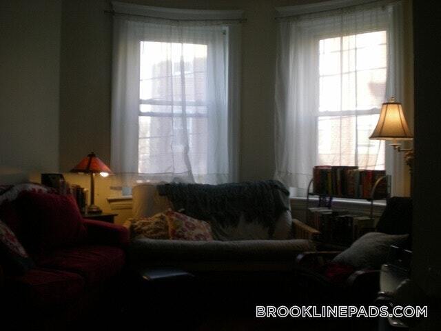 Building Photo - 208 Winthrop Rd