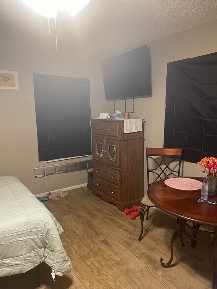 Can be used for night nurse set up with removeable shades - 2120 Lara Dr