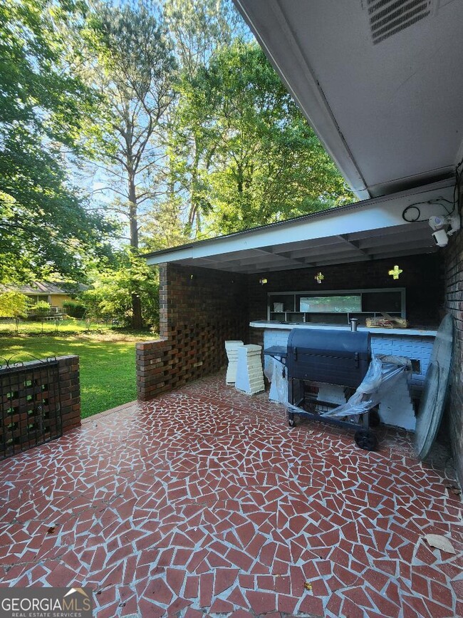 Building Photo - 302 Kelso Dr SW