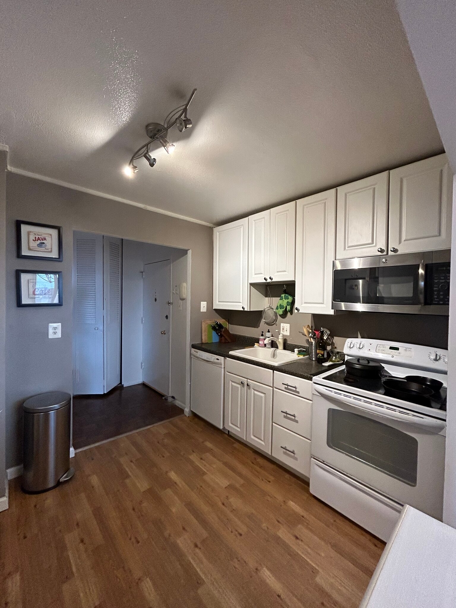 Kitchen - 1 E University Pkwy