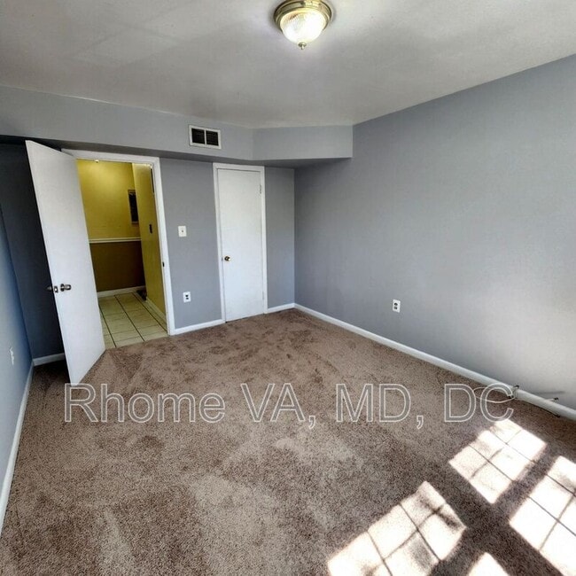 Building Photo - 9473 Fairfax Blvd