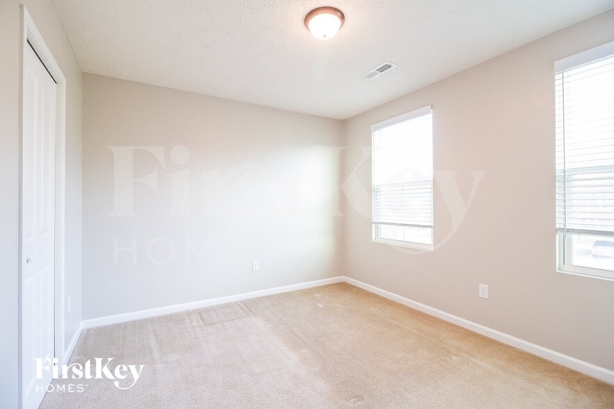 Building Photo - 6156 Woodville Dr