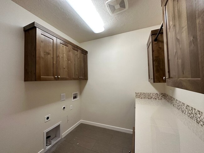 Building Photo - 742 NE Union Loop