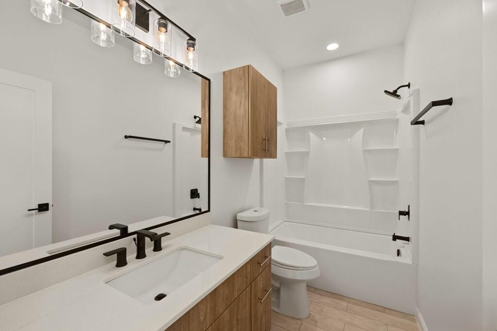 Building Photo - 3520 Hidalgo Cir