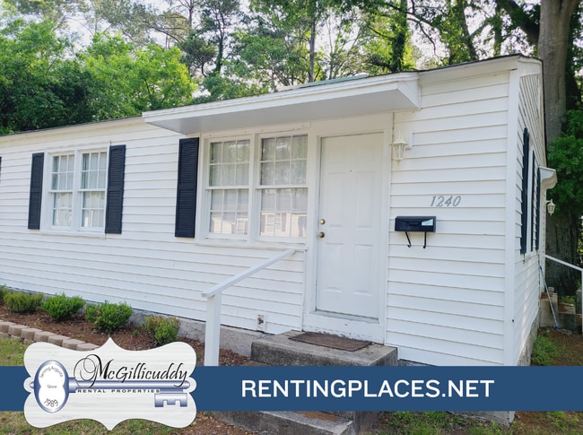 Building Photo - 1240 Holden Dr