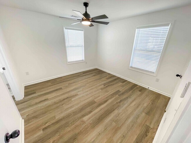 Building Photo - Beautiful 3BR Home Near Mozley Park!