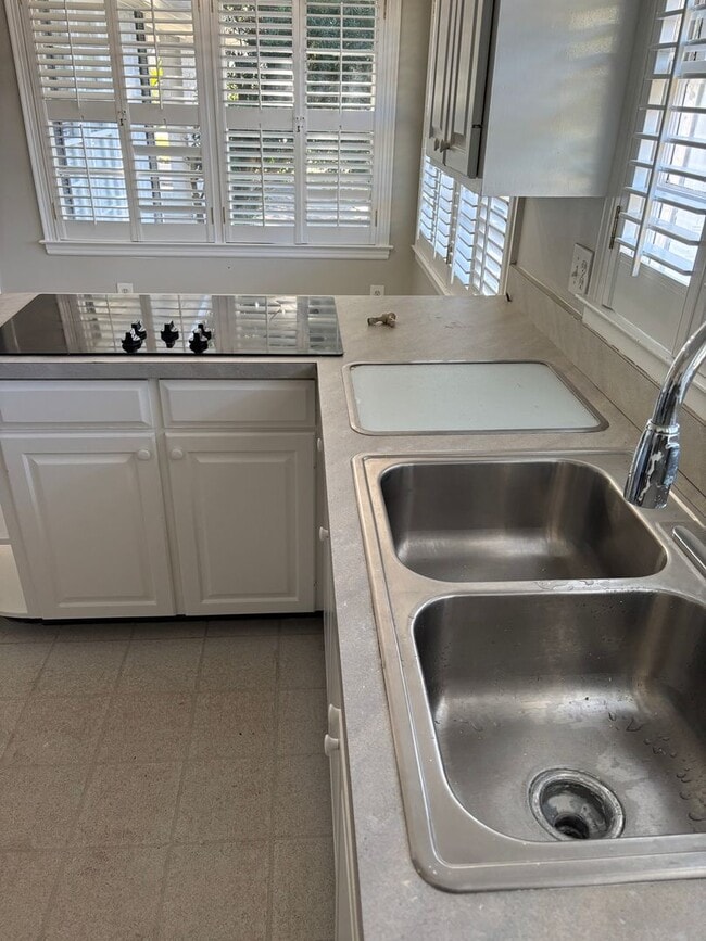 Building Photo - 2001 Michael Terrace