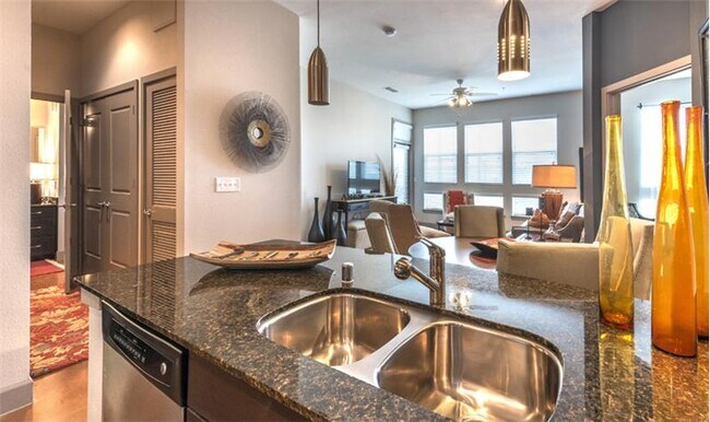 Building Photo - 2612 Ross Ave