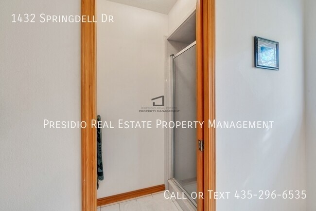 Building Photo - 1432 Spring Dell Dr
