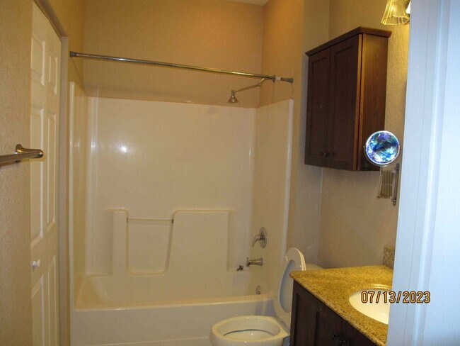 Building Photo - Beautiful Condo in the heart of Downtown O...