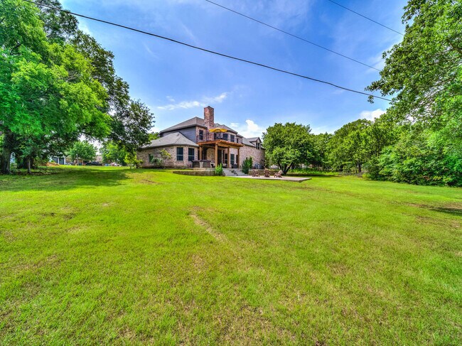 Building Photo - 200 Cove Dr