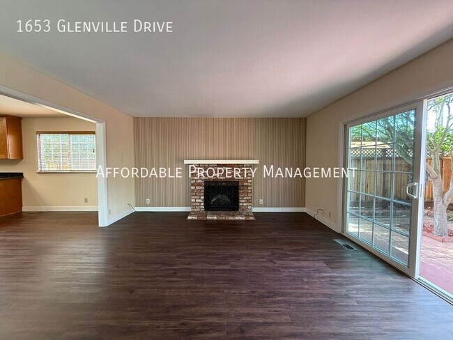 Building Photo - 1653 Glenville Dr