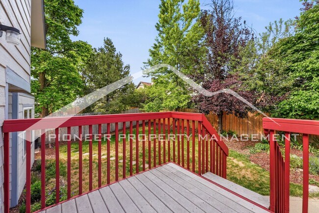 Building Photo - Spacious Home with Washer/Dryer and Central AC