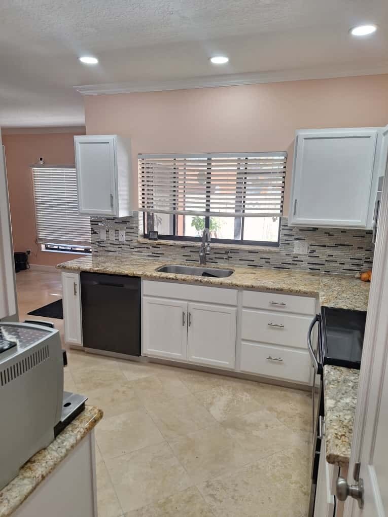 Kitchen - 1049 Blackwater Dr