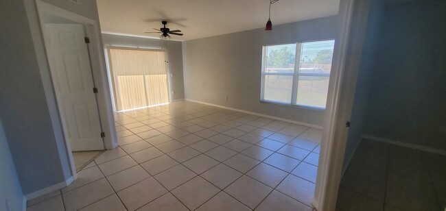 Building Photo - 205 Schoolside Dr