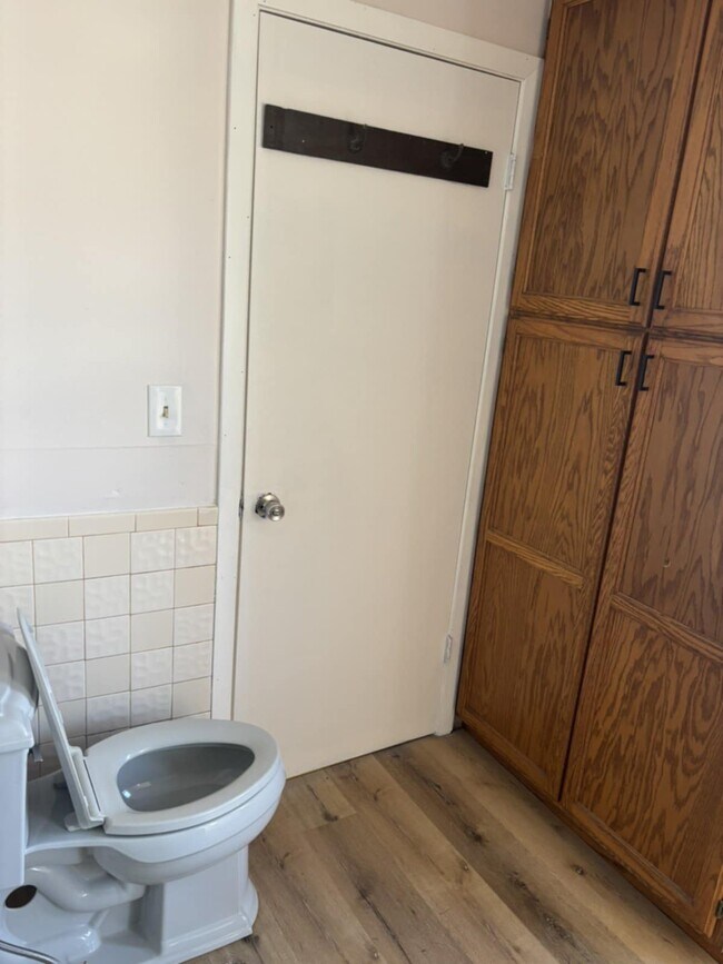 Building Photo - 1318 Benton St