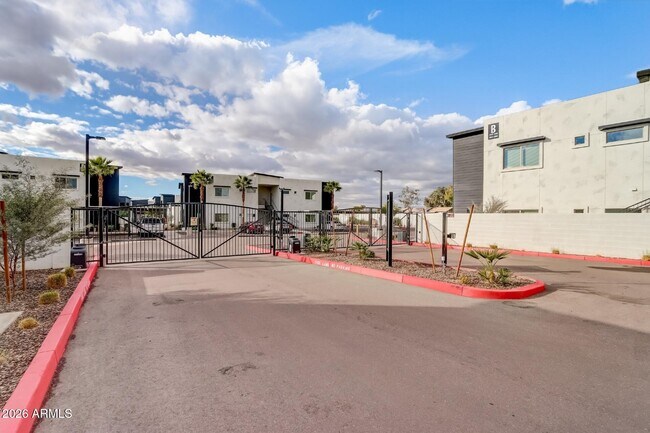 Building Photo - 9160 N 67th Ave