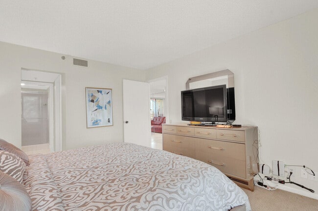 Building Photo - 2687 N Ocean Blvd