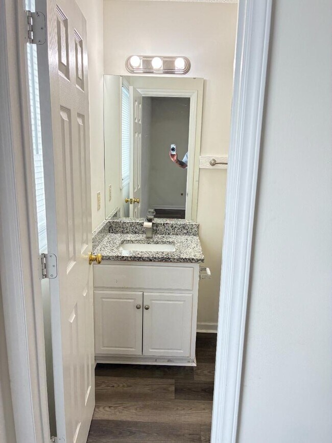 Building Photo - 4202 Thistle Dr NW