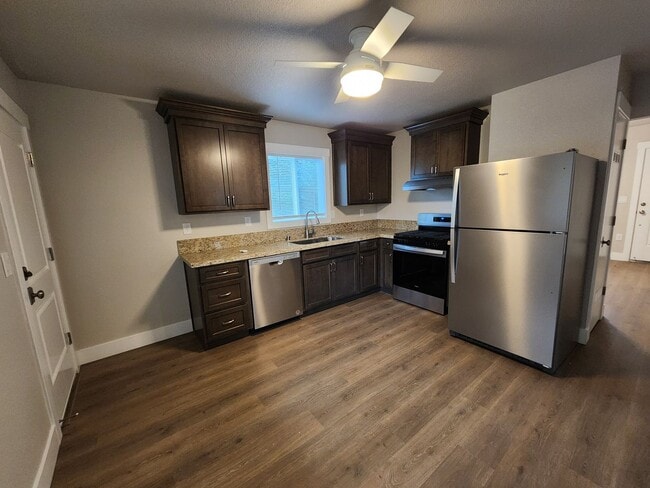 Building Photo - 843 9th Ave