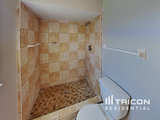 Building Photo - 641 Heraldo Ct