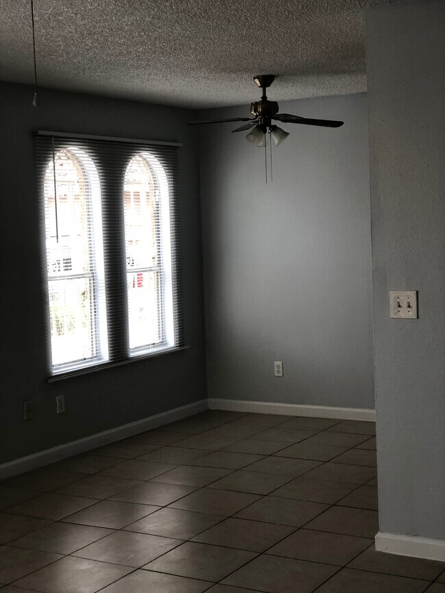 Building Photo - 1372 Pattee Cir