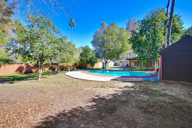 Building Photo - ENTERTAINER'S DELIGHT! GATED ESTATE IN SOUGHT AFTER COLLEGE ACRES!