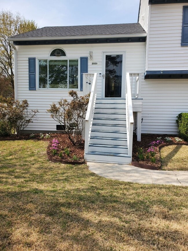 Building Photo - Deep Creek