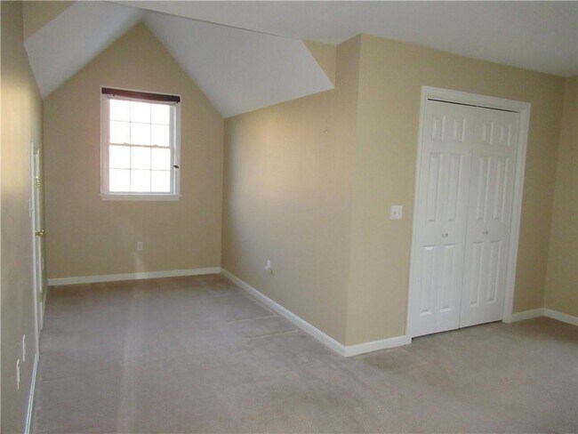 Building Photo - 70 Cavalier Dr