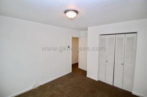 Building Photo - 7313 Valley Ln