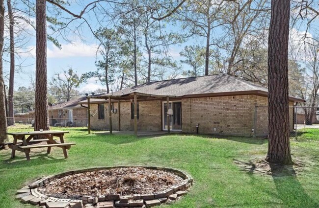 Building Photo - 7811 Pecan Ln