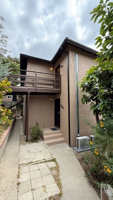 Building Photo - 2204 Fair Oak View Ter