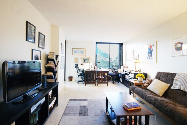 Building Photo - 2480 Presidential Way