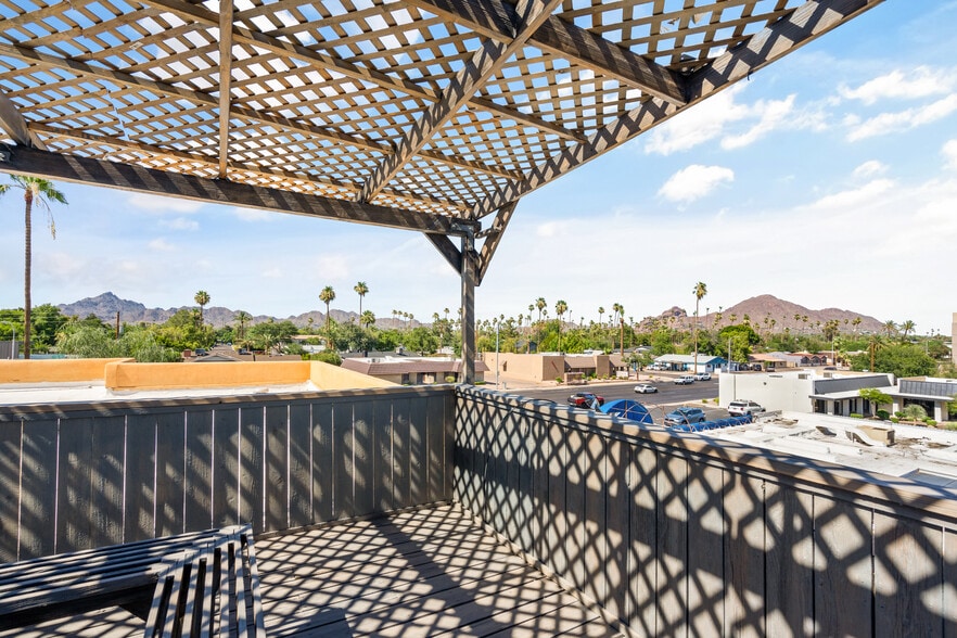 Building Photo - 3319 E Indian School Rd