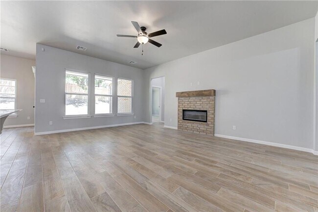 Building Photo - Newer Home For Lease in Noble.  15 minutes to OU Campus