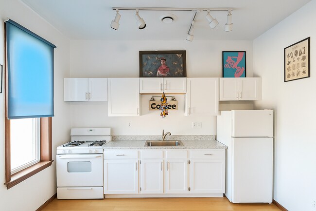 Building Photo - 232 Main St