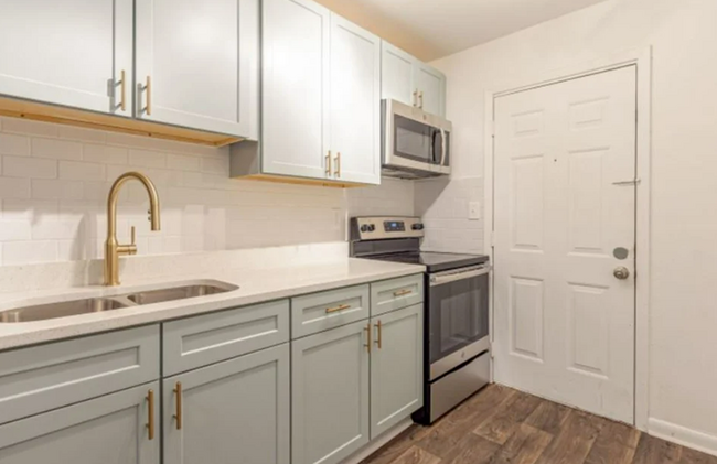 Interior Kitchen - Centry on South