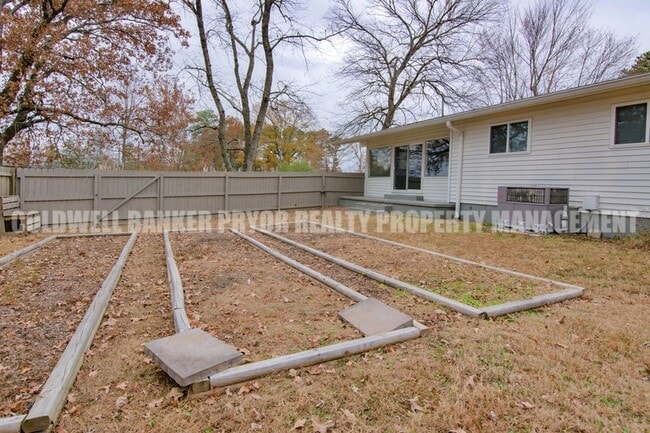 Building Photo - 1606 Oaken Trail