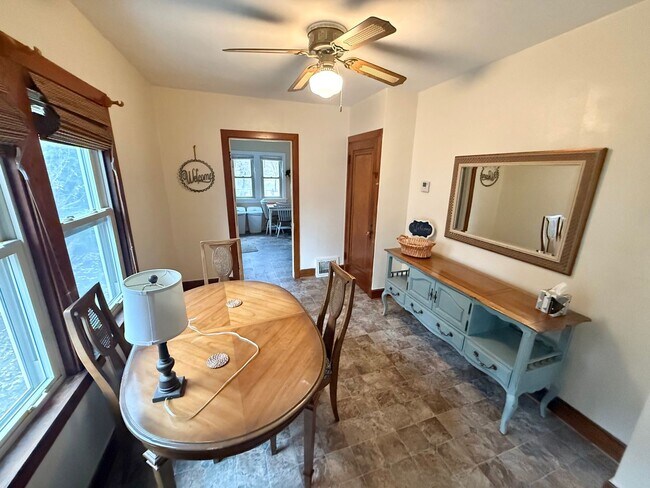 Building Photo - 511 10th Ave SE