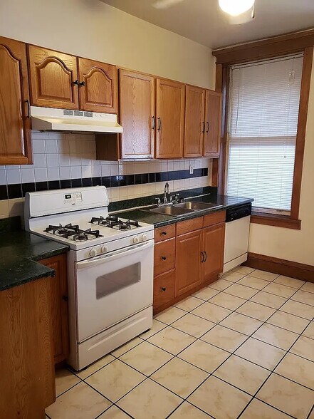 Building Photo - 5836 N Glenwood Ave