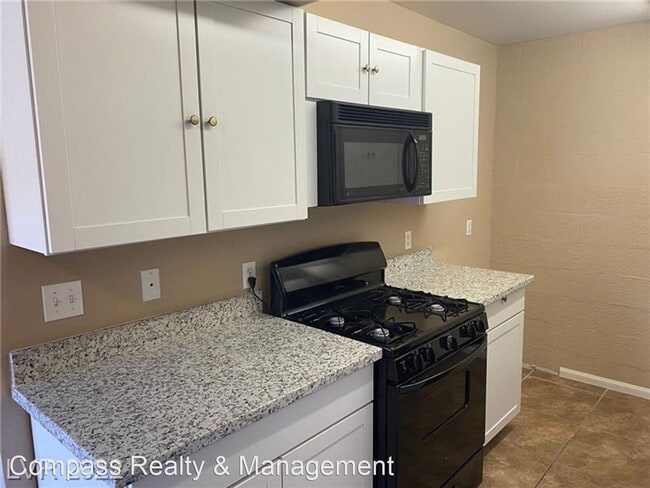 Building Photo - 3 br, 1.5 bath House - 3481 Villa Knolls S...