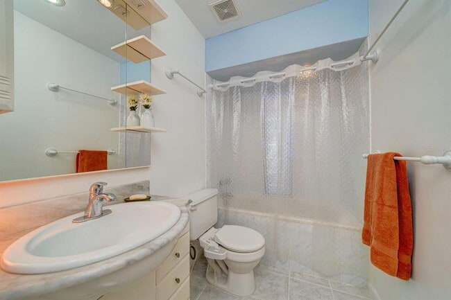 Building Photo - 7223 San Luis Ct